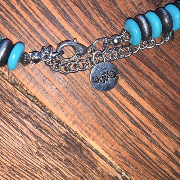 Beautiful Faux Turquoise Necklace - Picture 3 of 5